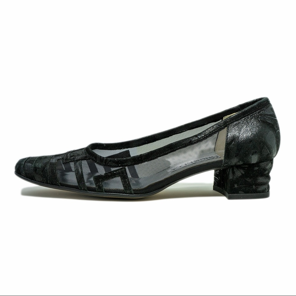 Brunella Low Block-Heel Pumps, Black, Size: 5 | EU35